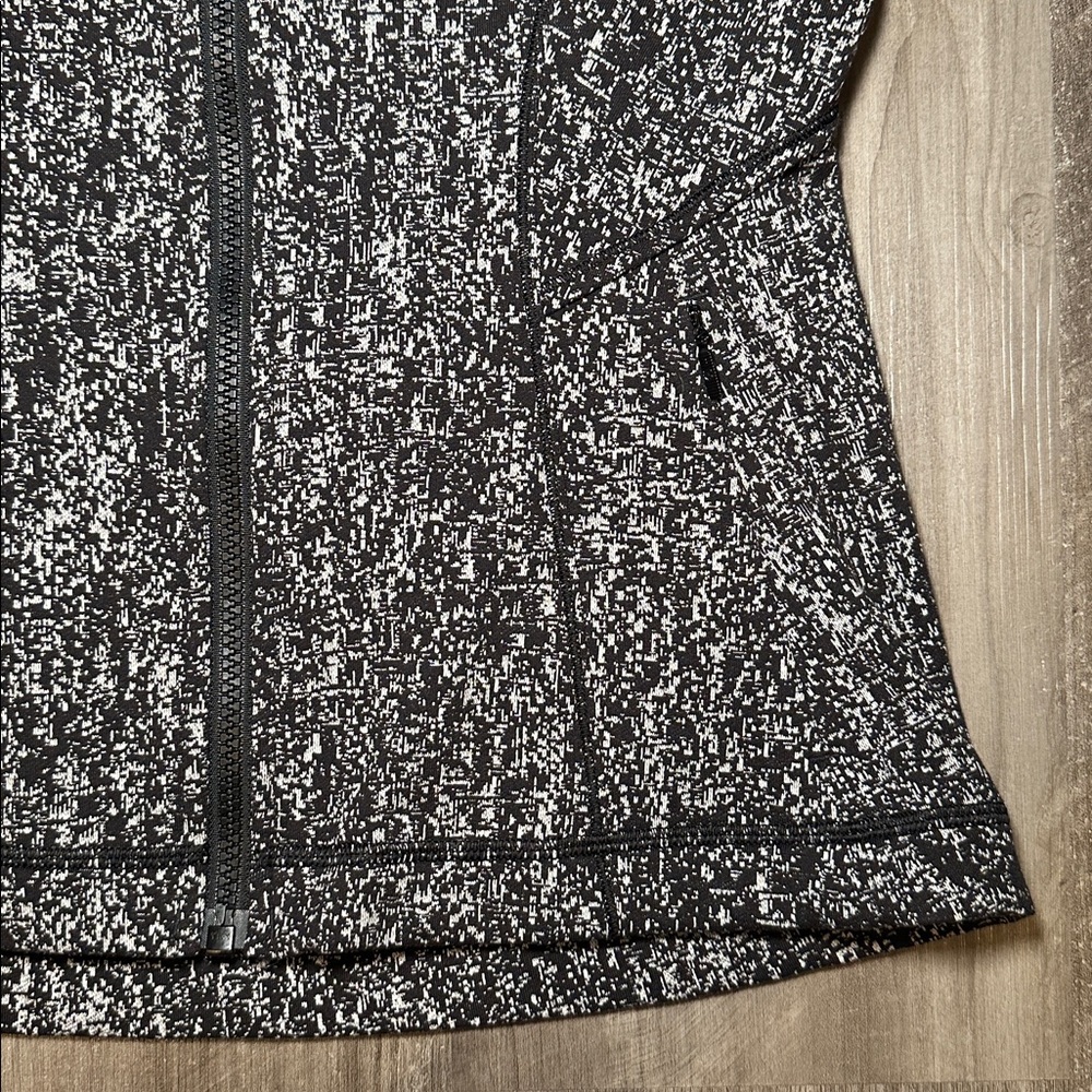 Lululemon Lightly Performance Stretch Jacket - 8 - image 5